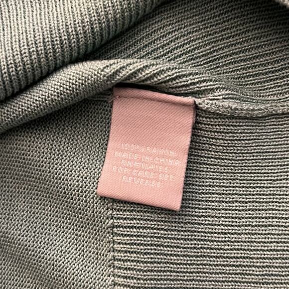 Heart N Crush White & Green Lightweight Sweater Womans Size Medium NWT - Picture 8 of 9